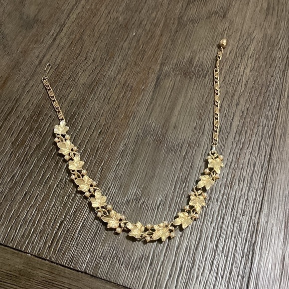 Vintage Lisner Maple Leaf Faux Pearl Necklace Open Work GoldTone - Picture 4 of 12